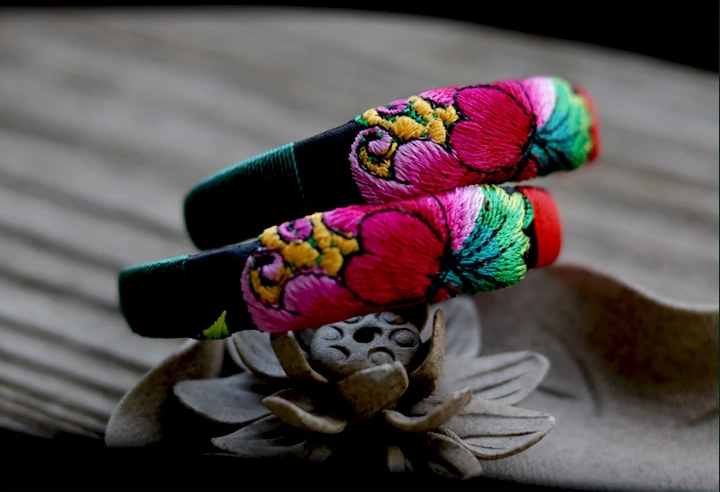 家佳樂文學(xué)云南苗銀繡花手鐲