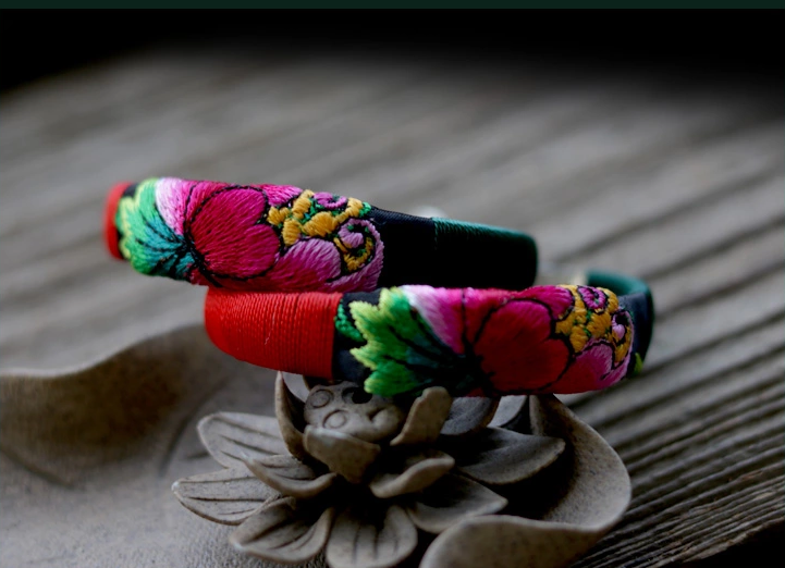 家佳樂文學(xué)云南苗銀繡花手鐲