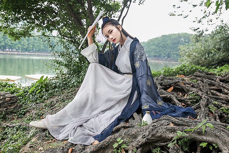 家佳樂文學大袖衫漢元素漢服古裝美女圖片