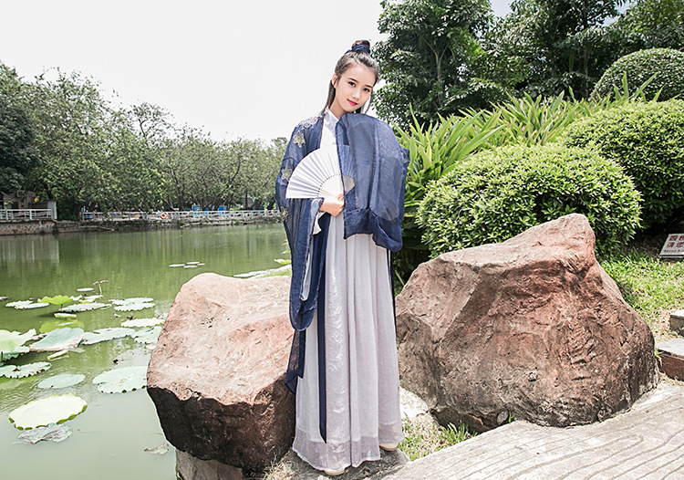 家佳樂文學(xué)大袖衫漢元素漢服古裝美女圖片