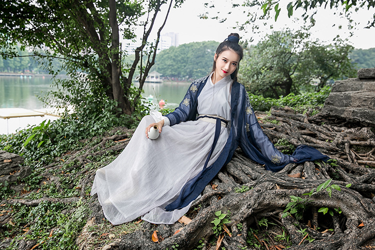 家佳樂文學(xué)大袖衫漢元素漢服古裝美女圖片