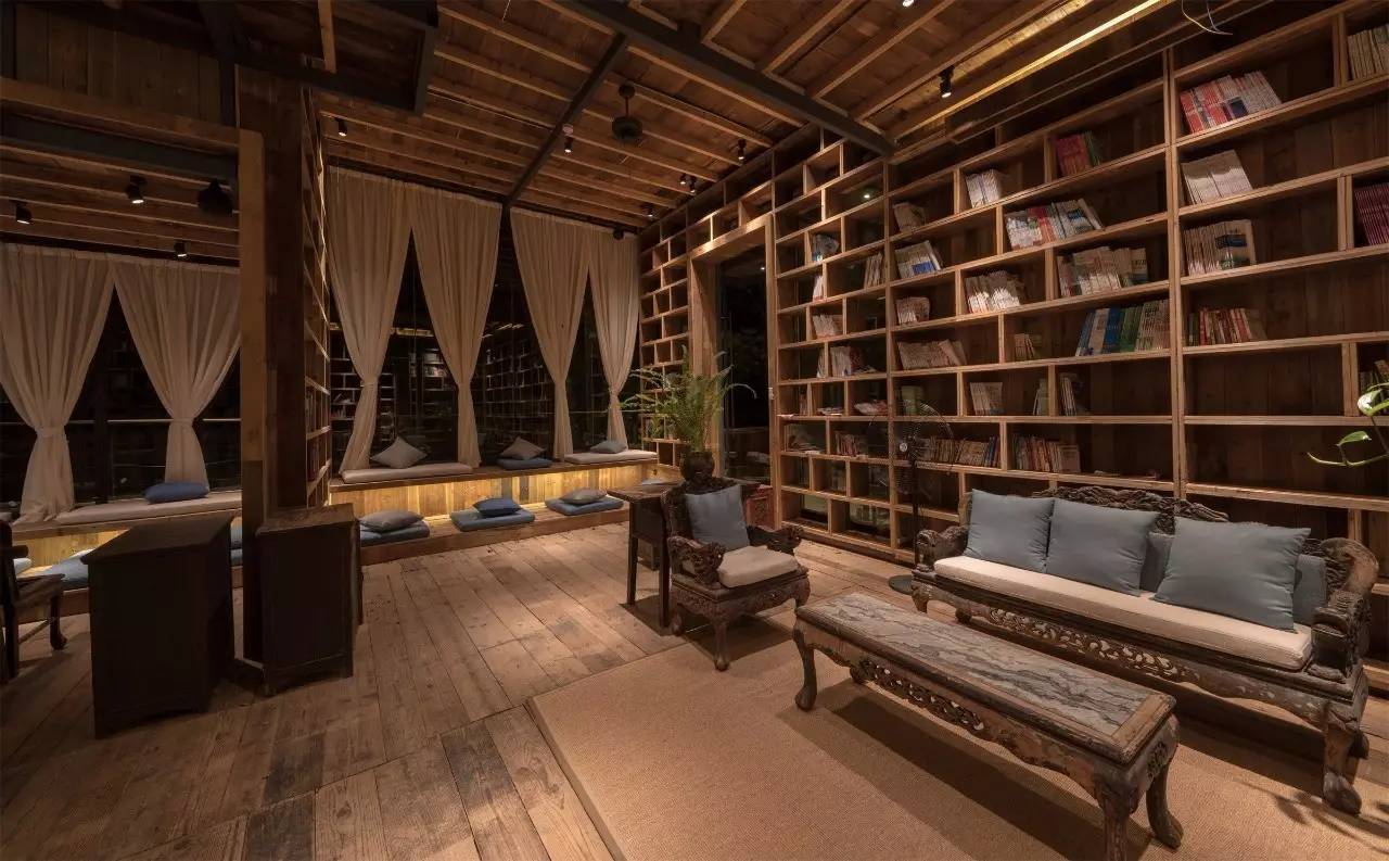 尋·尋客棧，一家超大藏書閣民宿設計