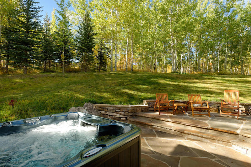 裝修設(shè)計，用石頭和木材建的豪宅