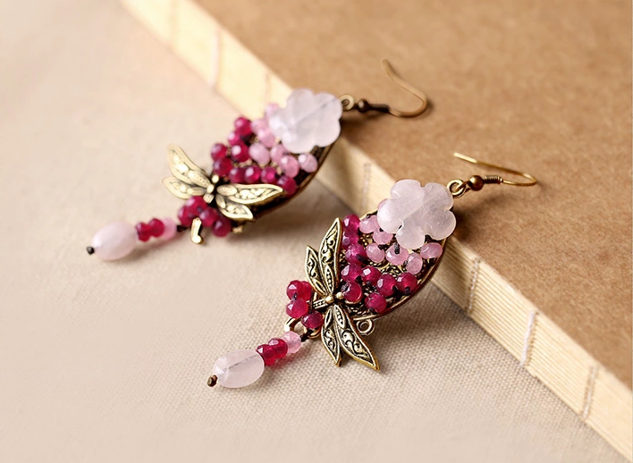 復古典雅蝴蝶浮雕首飾粉水晶耳墜耳環(huán)