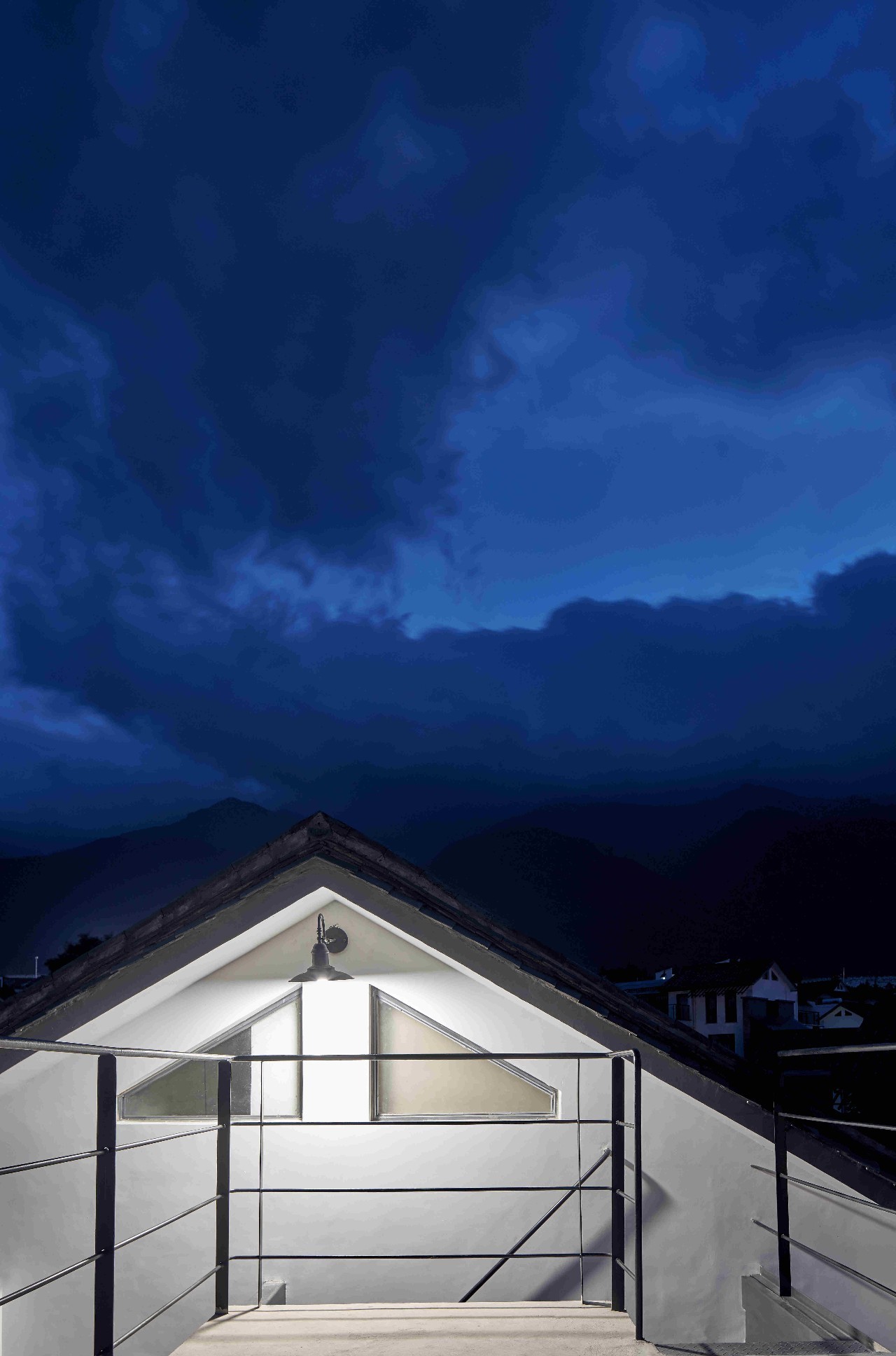 大理浥塵客舍，在山水間觀洱海日出望蒼山之巔