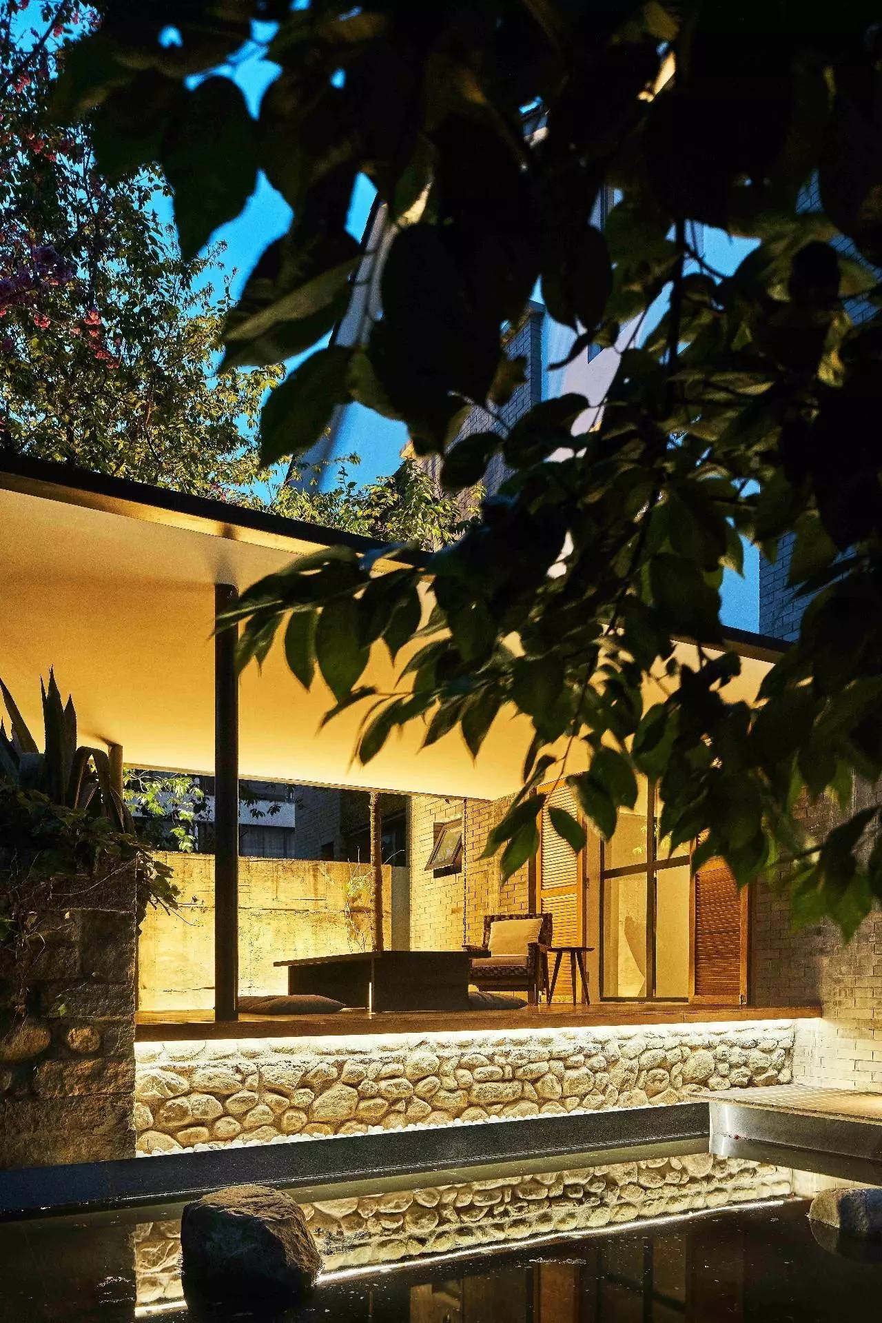 大理浥塵客舍，在山水間觀洱海日出望蒼山之巔