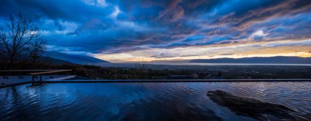 大理既下山，天光云影共徘徊