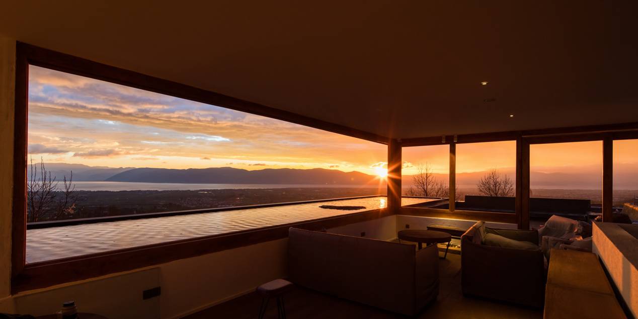 大理既下山，天光云影共徘徊