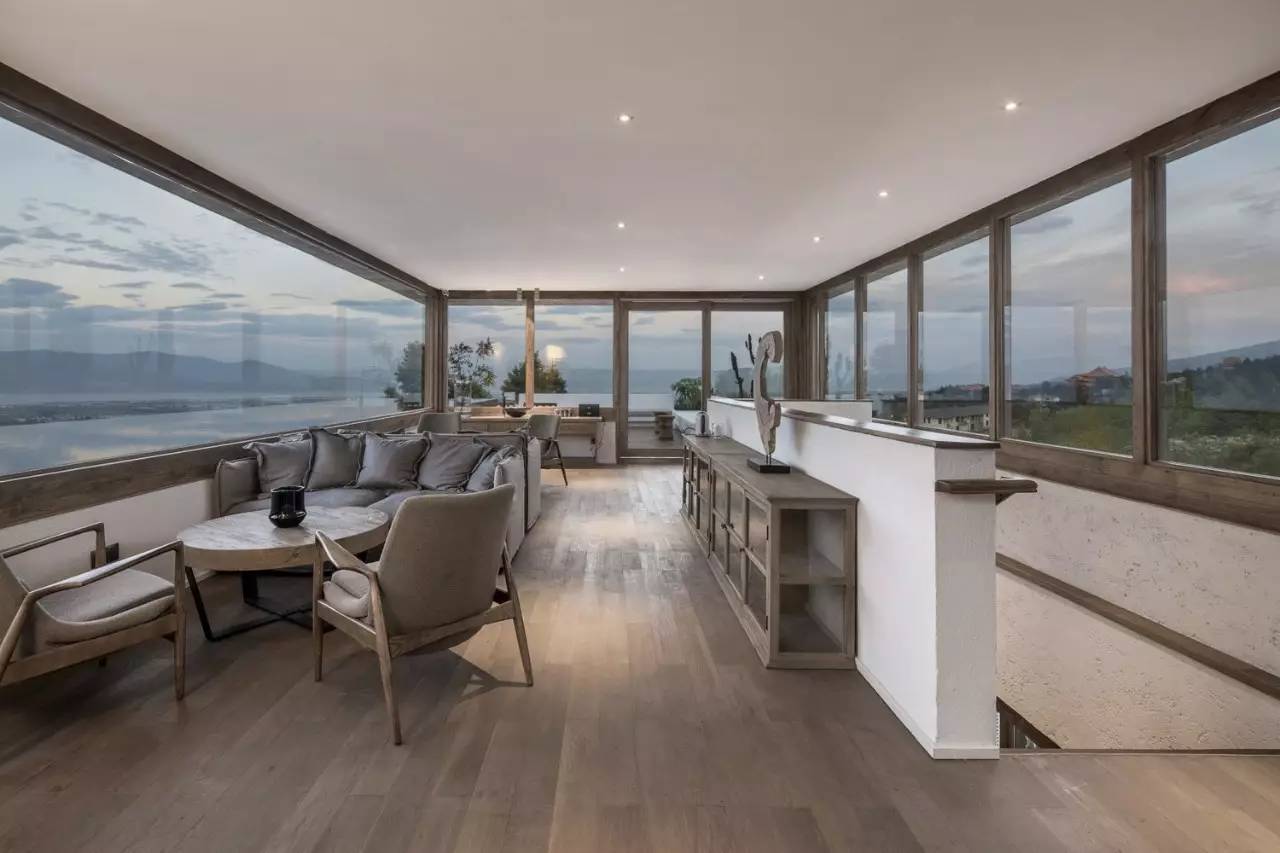 大理既下山，天光云影共徘徊