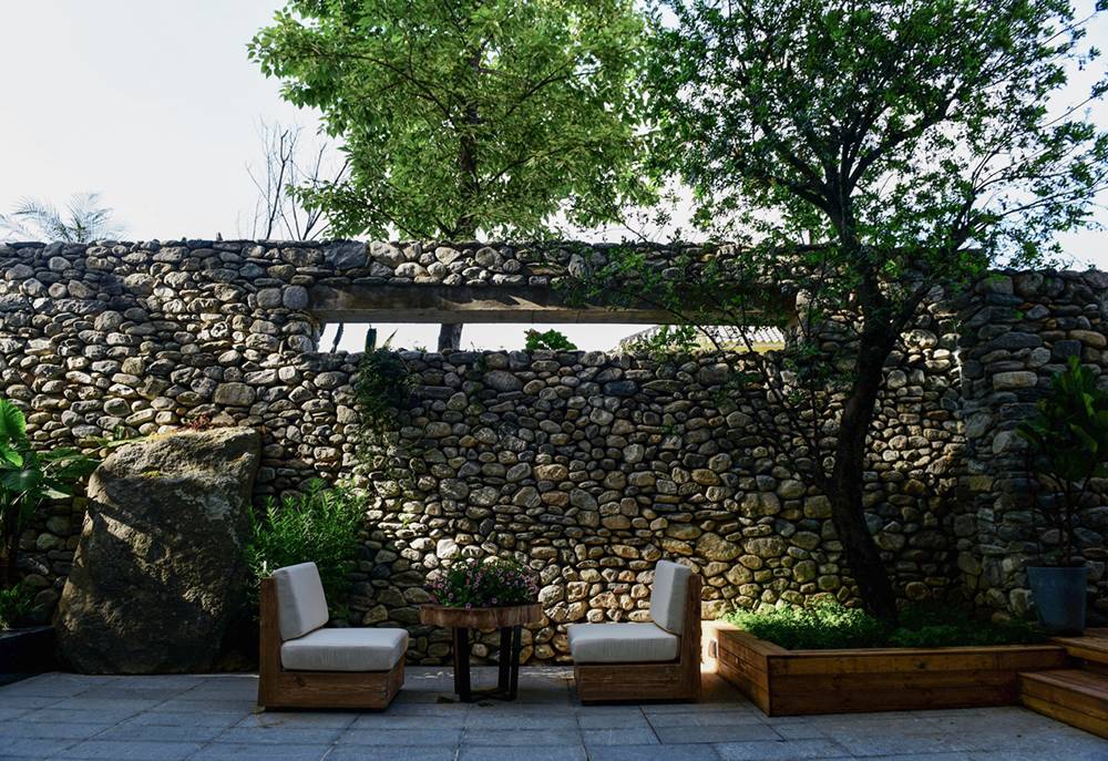 大理既下山，天光云影共徘徊