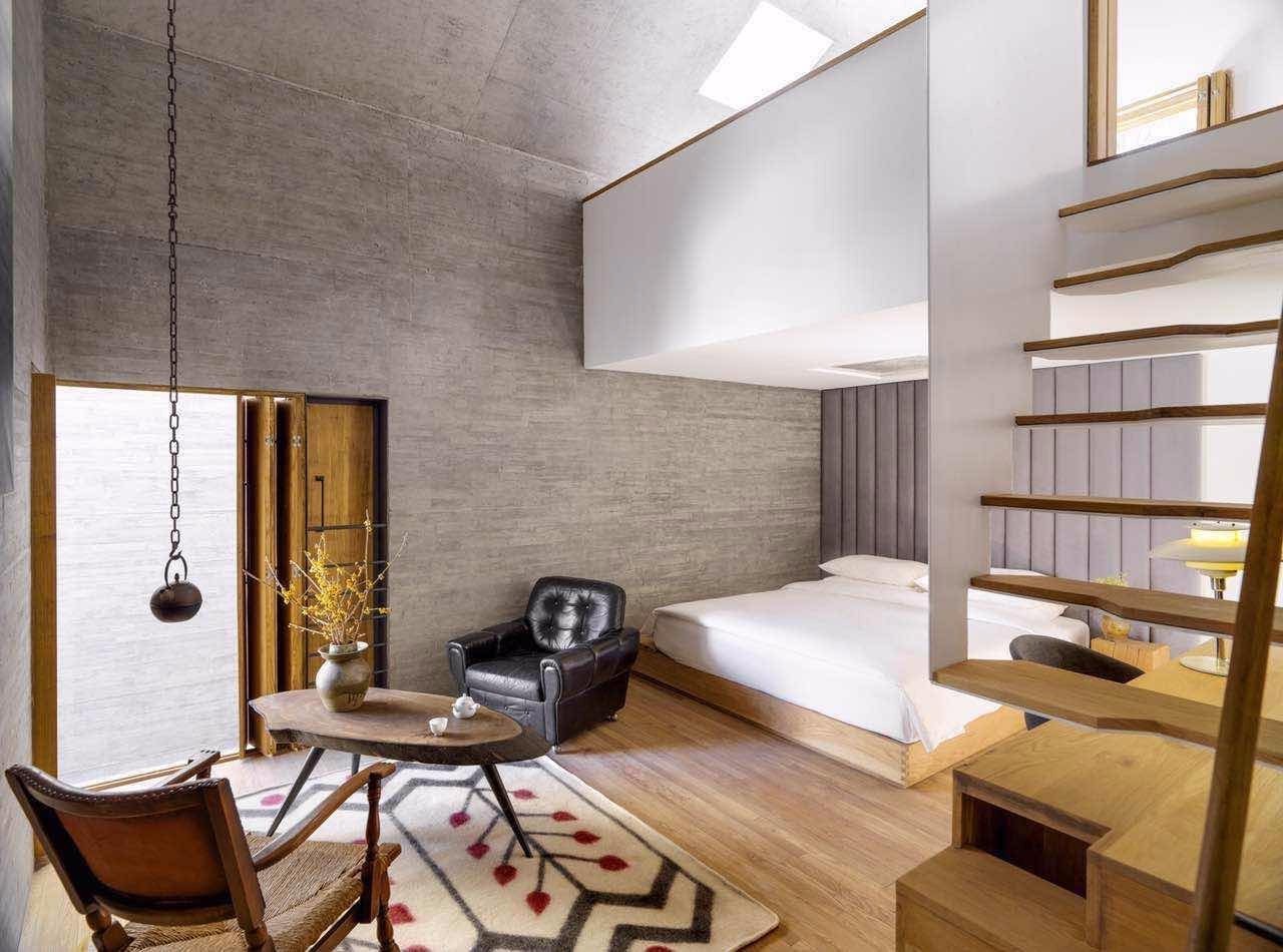 大理既下山，天光云影共徘徊