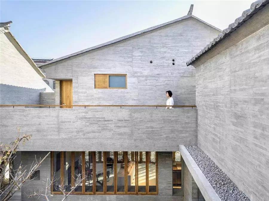 大理既下山，天光云影共徘徊