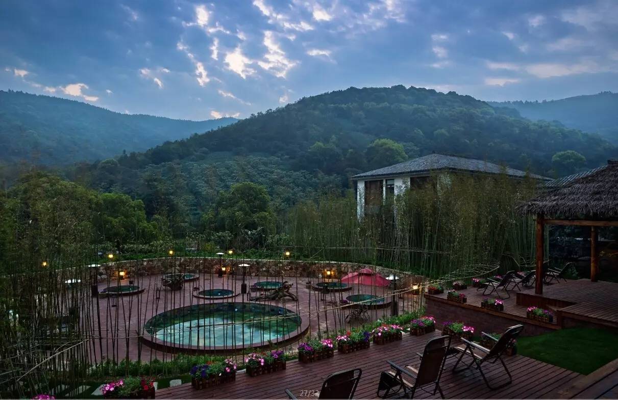 縹緲軒民宿，縹緲峰下伴山林美景泡一池私湯