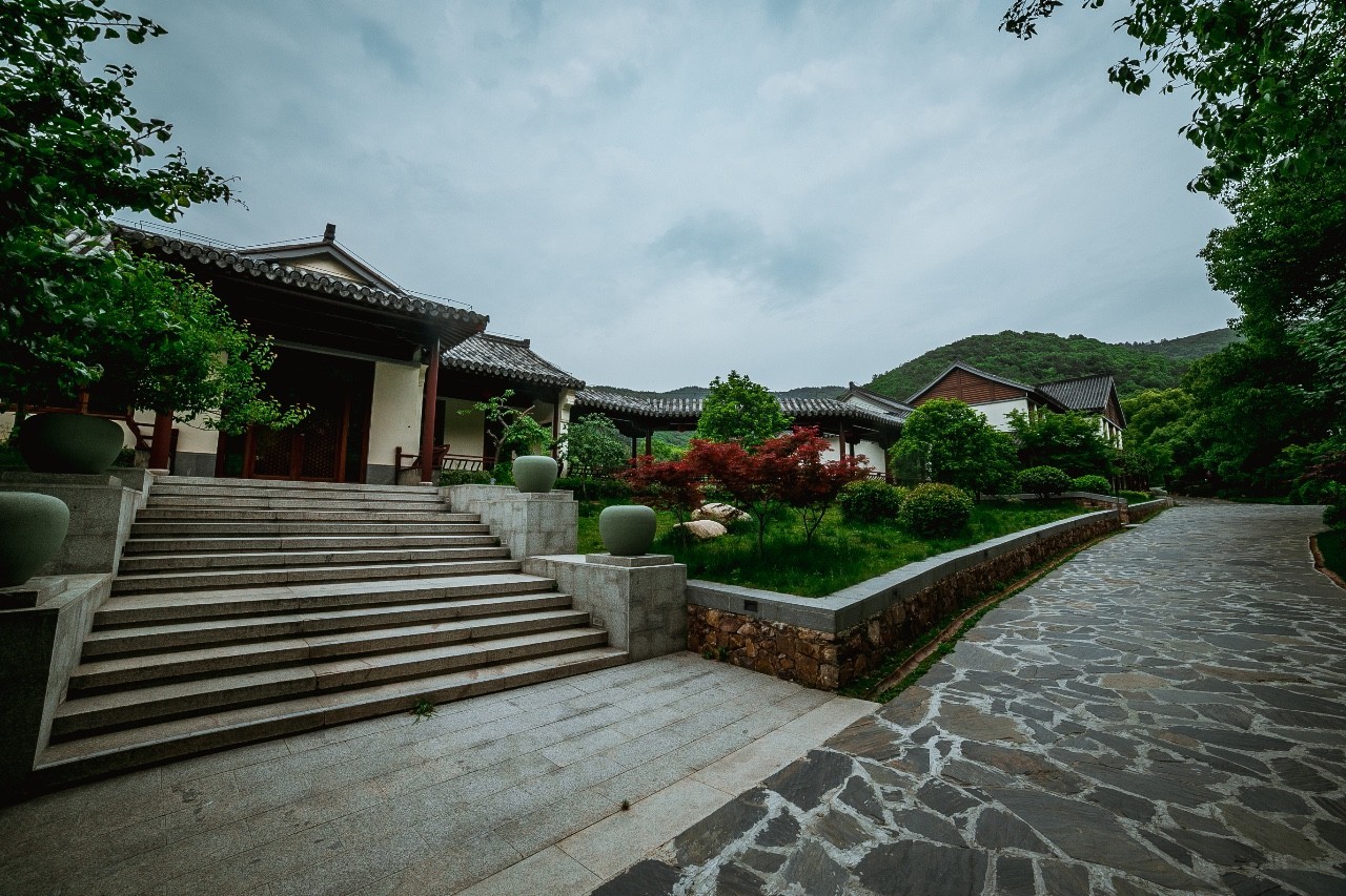 縹緲軒民宿，縹緲峰下伴山林美景泡一池私湯