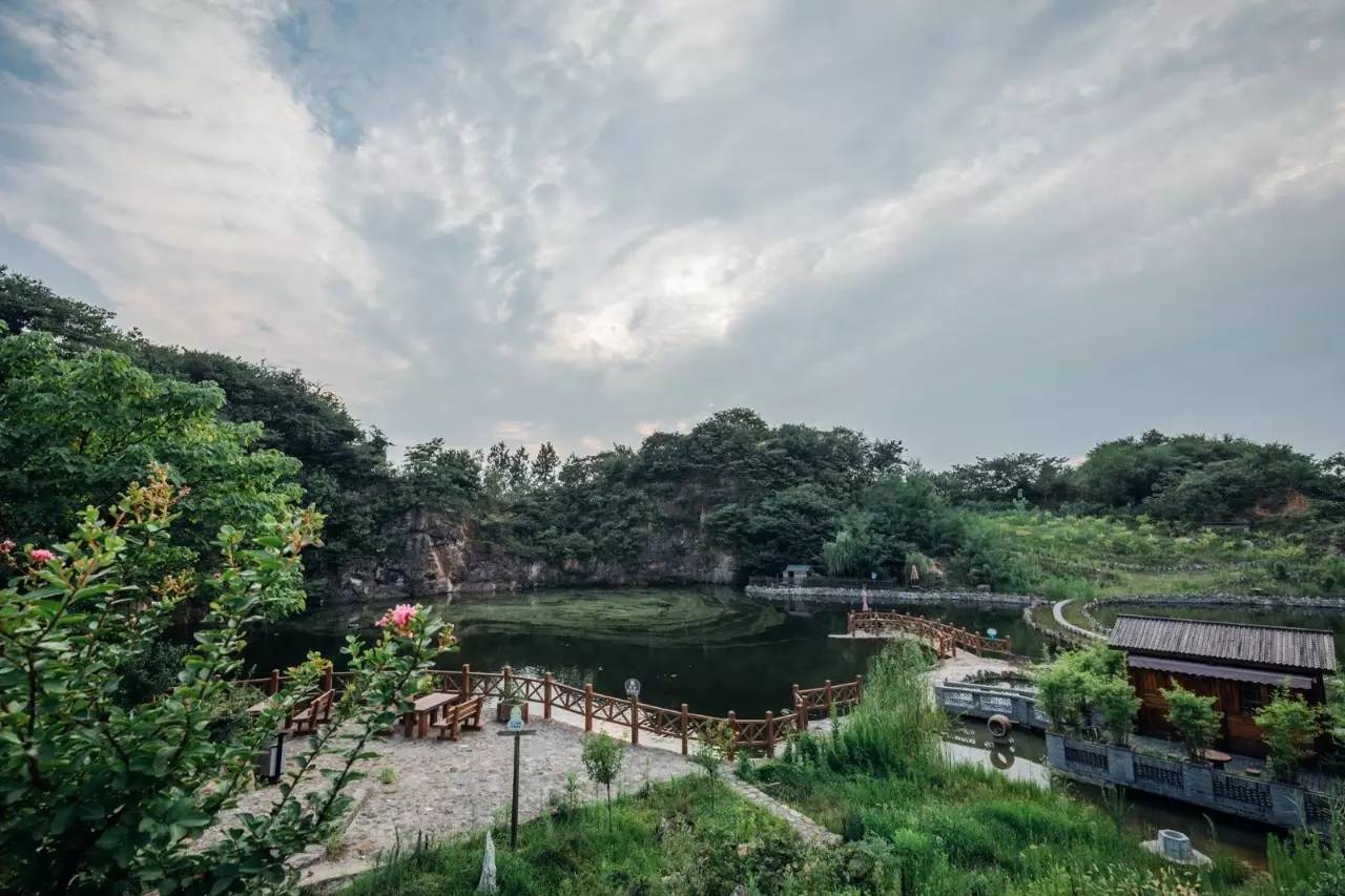 一宿·山麓之庭，一個(gè)充滿禪意山下庭院