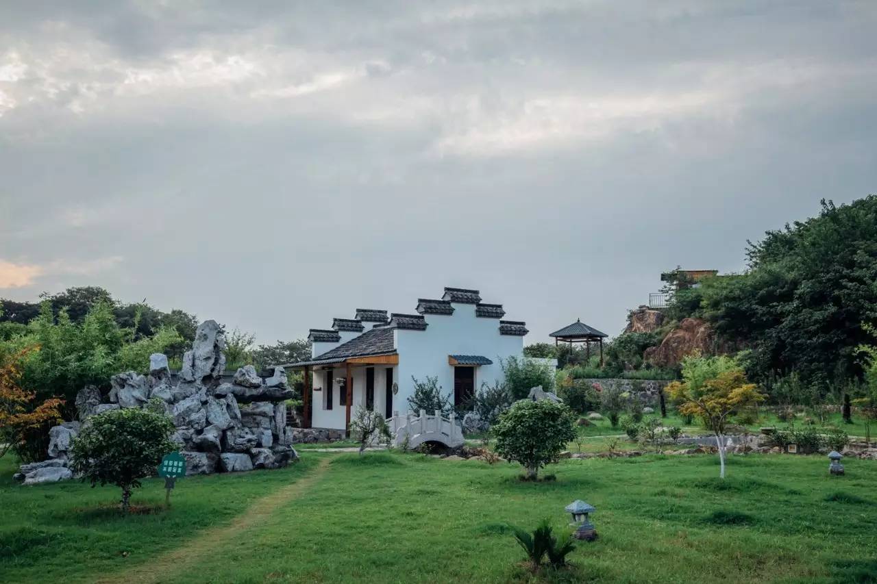 一宿·山麓之庭，一個(gè)充滿禪意山下庭院