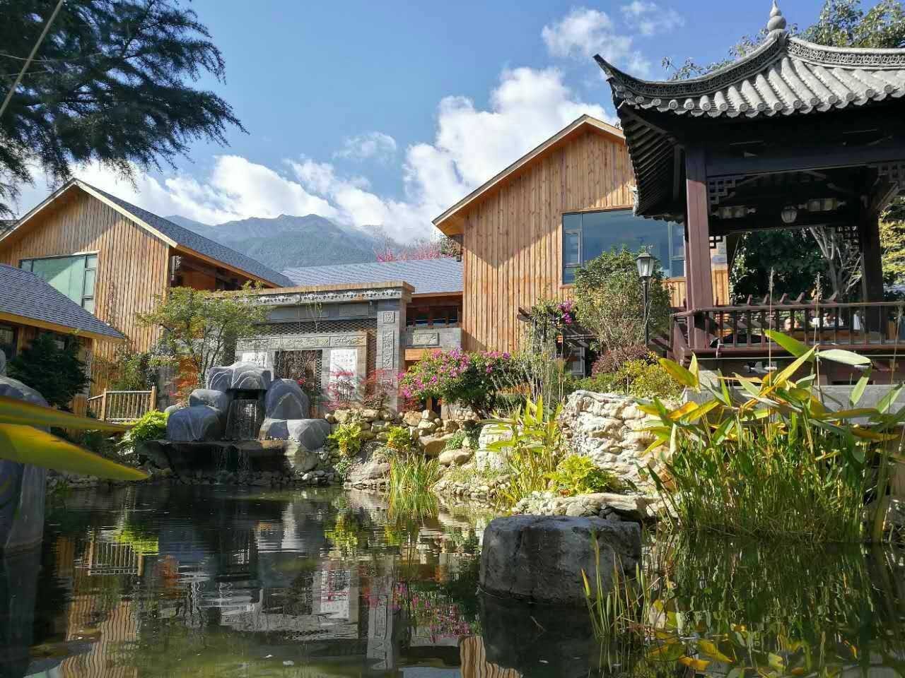 融居·銀箔泉，來銀箔泉邊喝茶看蒼山洱海