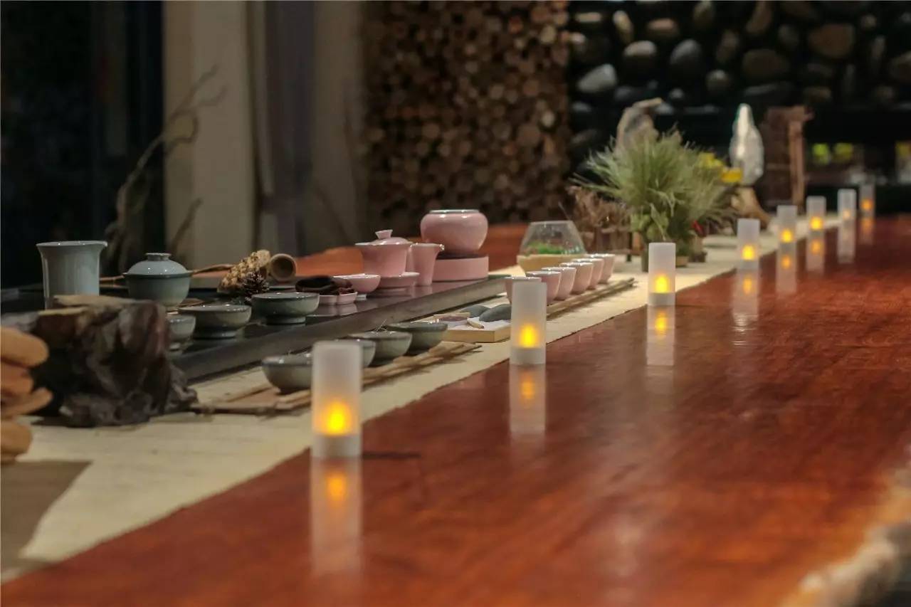 融居·銀箔泉，來銀箔泉邊喝茶看蒼山洱海