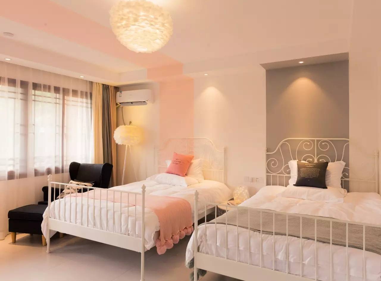 如隱·小佐居，半入溪水半入云