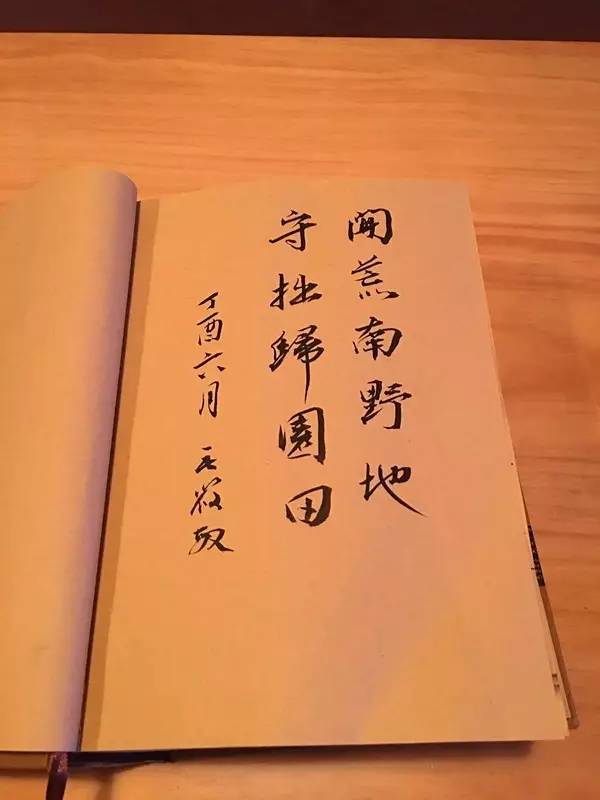 如隱·小佐居，半入溪水半入云