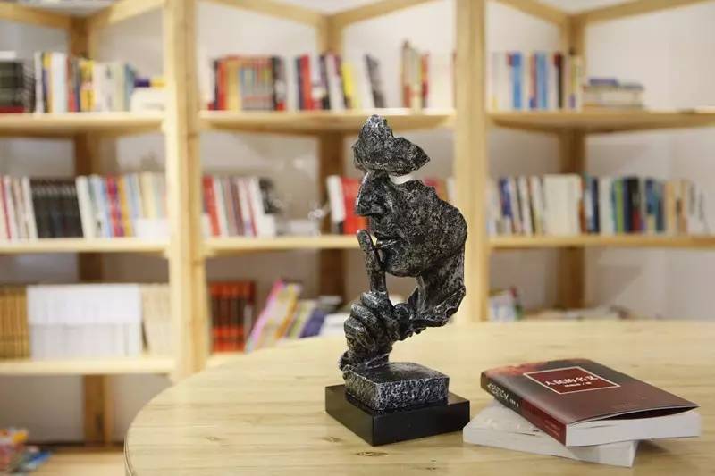 如隱·小佐居，半入溪水半入云