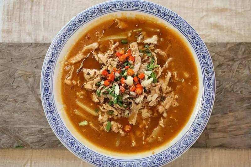 如隱·小佐居，半入溪水半入云