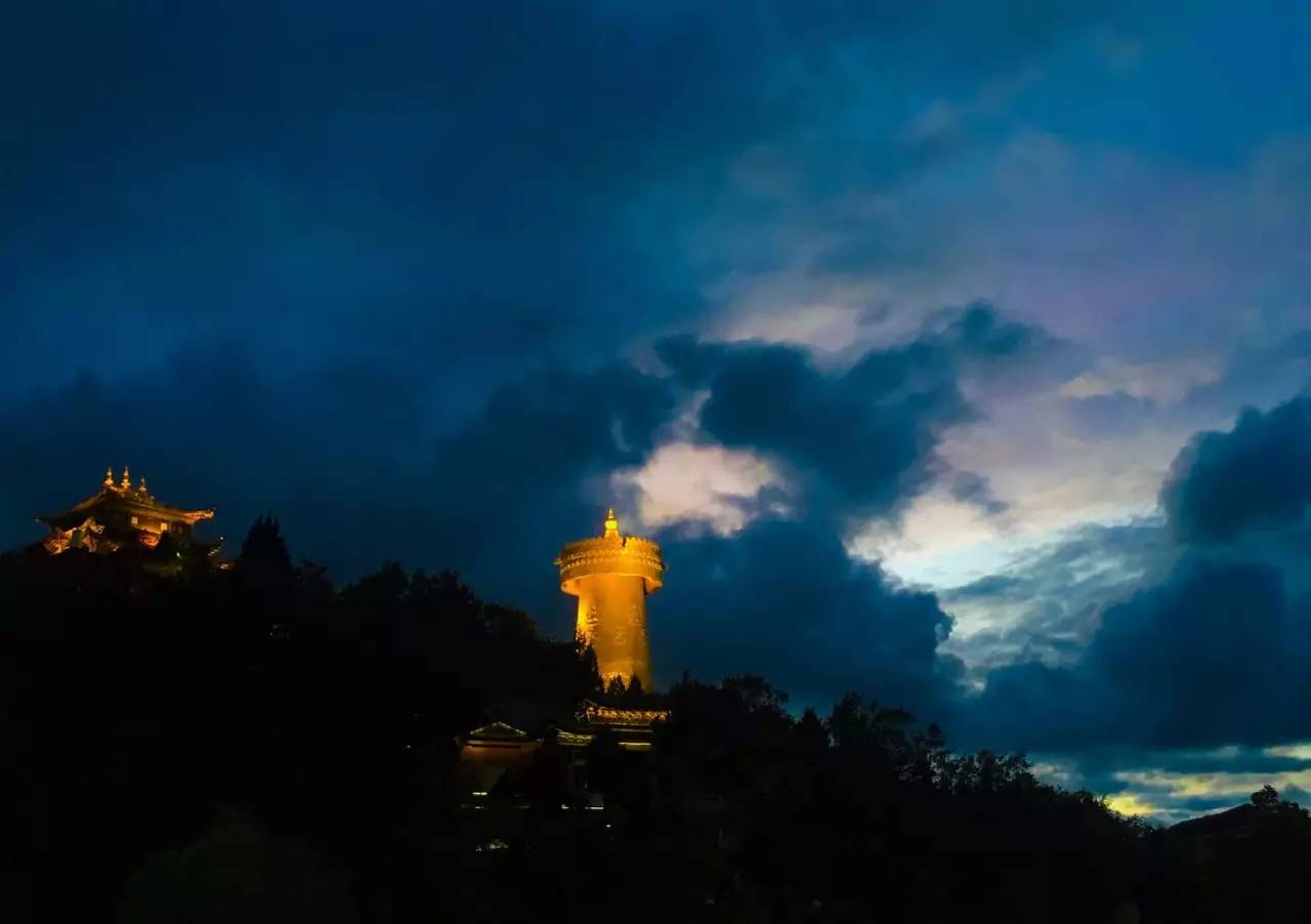 天空之城南杉藝術酒店，在月光之城尋找探索