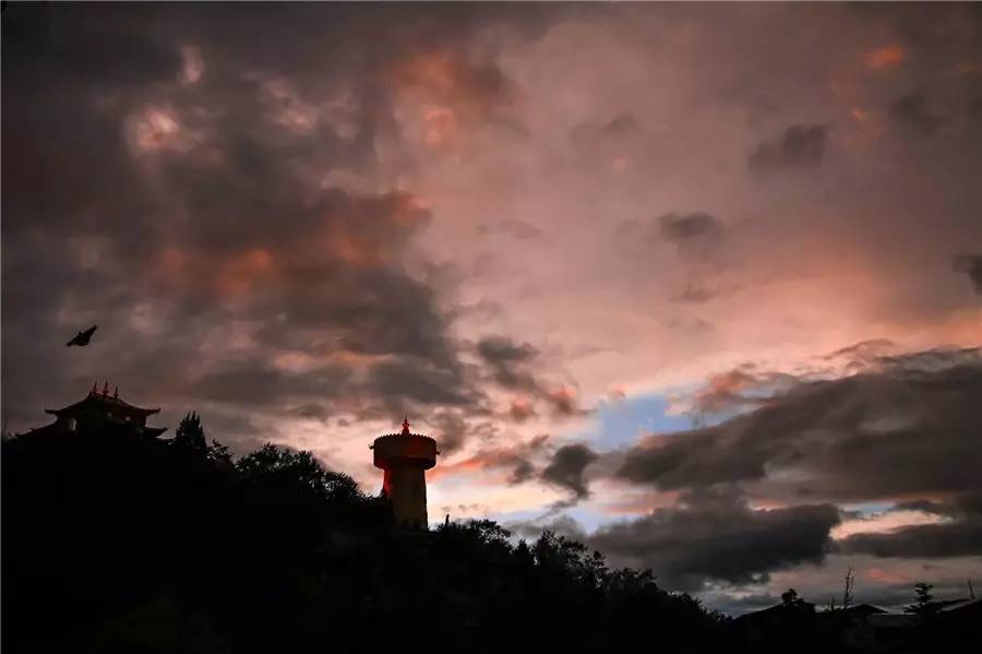 天空之城南杉藝術(shù)酒店，在月光之城尋找探索