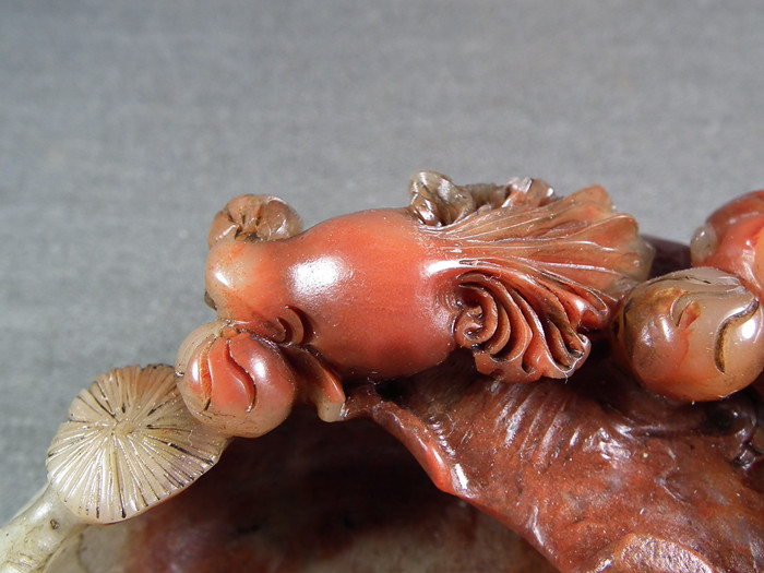 清代老紅壽山浮雕雙金魚(yú)荷葉金玉滿堂大水盂