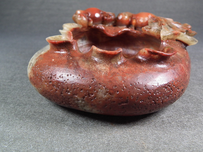 清代老紅壽山浮雕雙金魚(yú)荷葉金玉滿堂大水盂