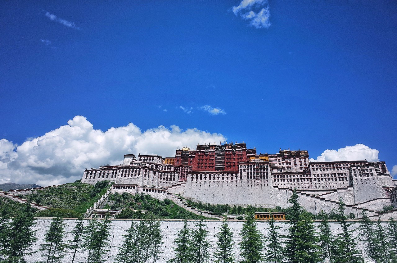 拉薩香格里拉酒店，睡在世界屋脊之上