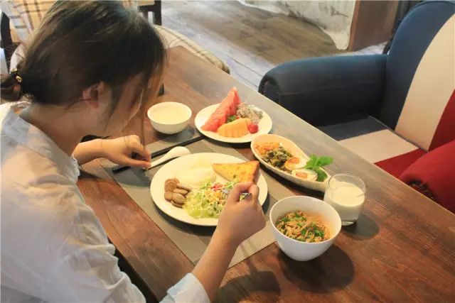 杭州·一色山墅，滿覺隴的月色喝茶散步都是雅事