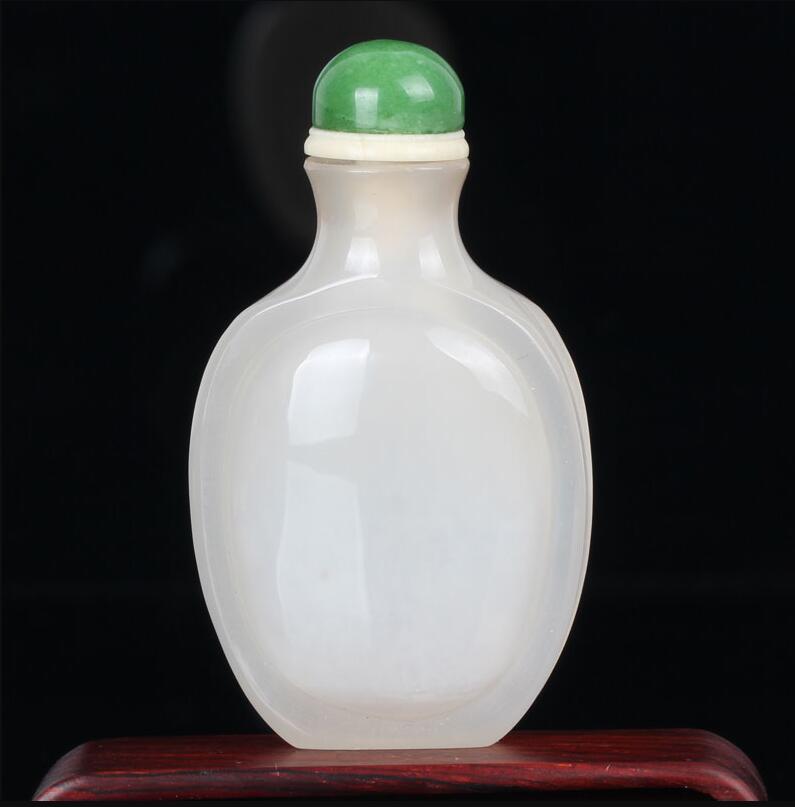 瑪瑙鼻煙壺，韻味自然成景