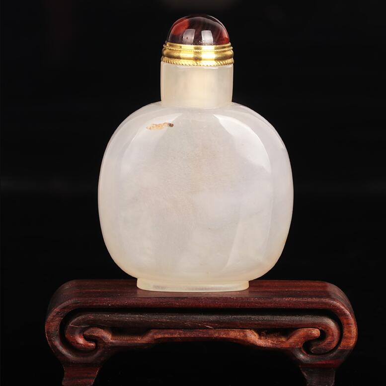 瑪瑙鼻煙壺，韻味自然成景