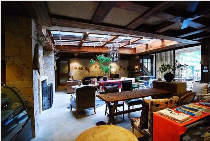 莫干山遙遠(yuǎn)的山民宿，溪聲不絕耳山色不離門