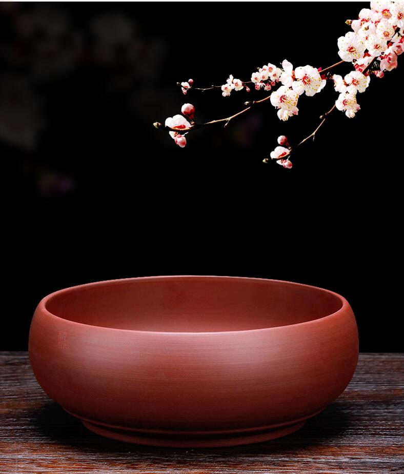 水盂，雖盛水?dāng)?shù)滴卻積水成淵