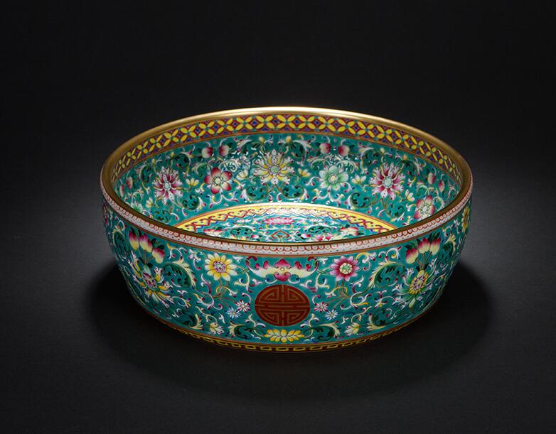 水盂，雖盛水?dāng)?shù)滴卻積水成淵