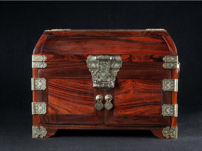 梳妝盒，紅妝待嫁閨閣意