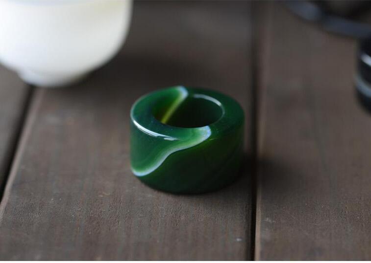 玉扳指，最美的指上風情