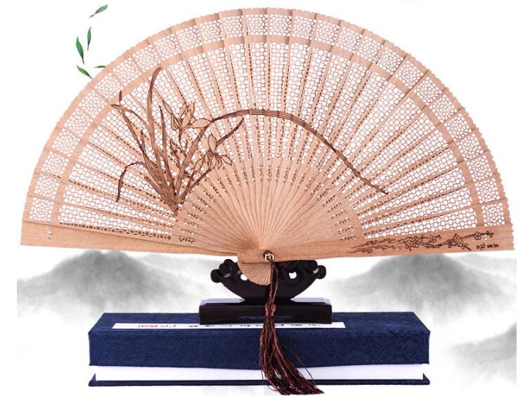 中國四大名扇，輕羅小扇撲流螢