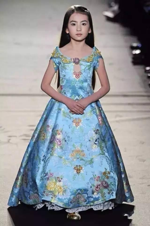 云錦定制禮服，寸錦寸金燦若云霞