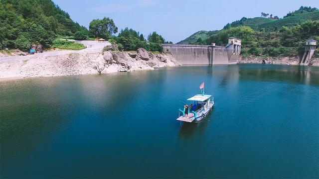 麗水·浮光，浮光指路茶香入夢蓋一間湖畔大學