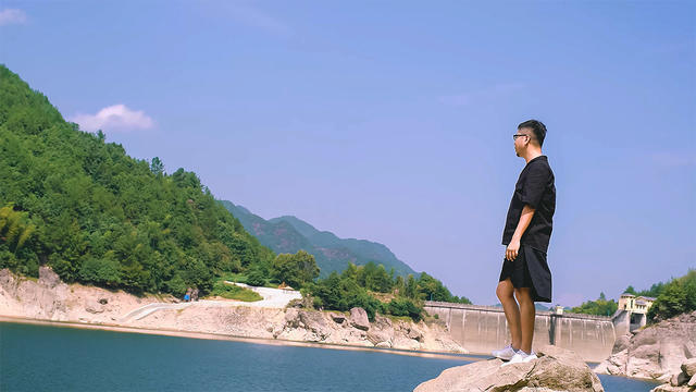 麗水·浮光，浮光指路茶香入夢蓋一間湖畔大學(xué)