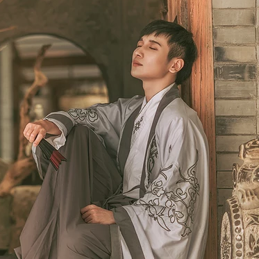 古典家佳樂文學(xué)漢服孤館燈青頭像，古風(fēng)男生頭像