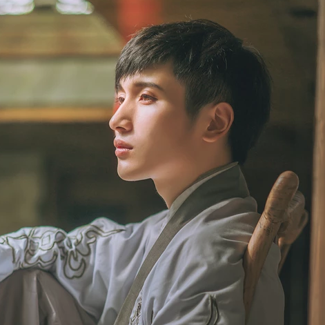 古典家佳樂文學(xué)漢服孤館燈青頭像，古風(fēng)男生頭像