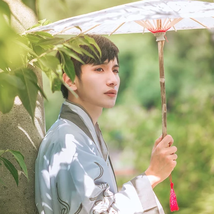 古典家佳樂文學(xué)漢服孤館燈青頭像，古風(fēng)男生頭像