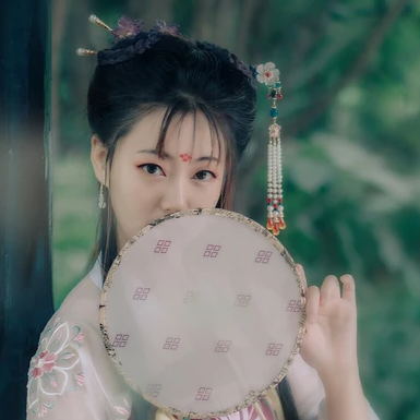 唯美漢服女生頭像，古風(fēng)真人女子頭像