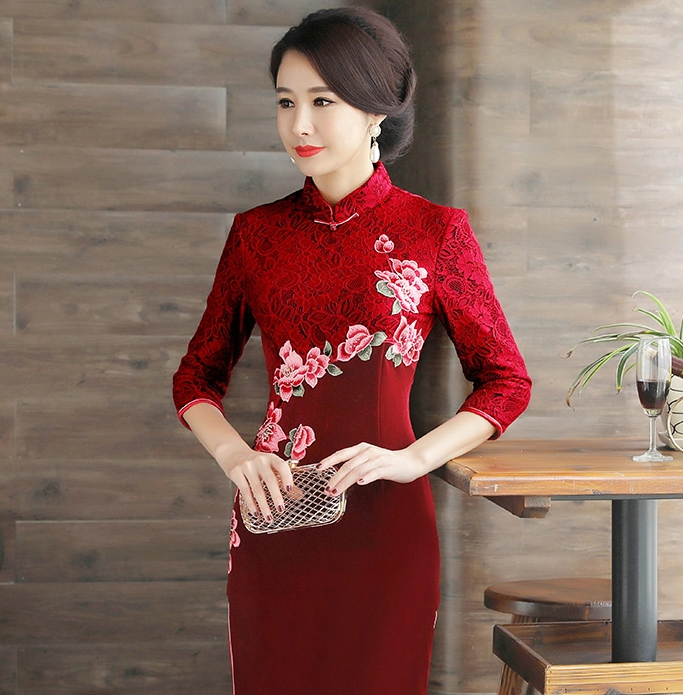繡花蕾絲金絲絨長(zhǎng)款旗袍，中袖優(yōu)雅旗袍