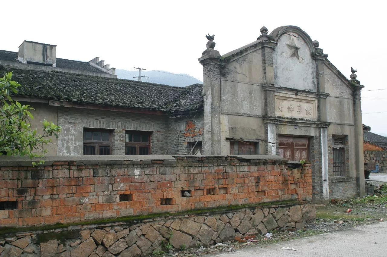 寧波·花雨醉，品花間一壺酒聽(tīng)雨后醉朦朧