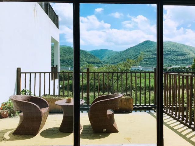 寧波·花雨醉，品花間一壺酒聽雨后醉朦朧